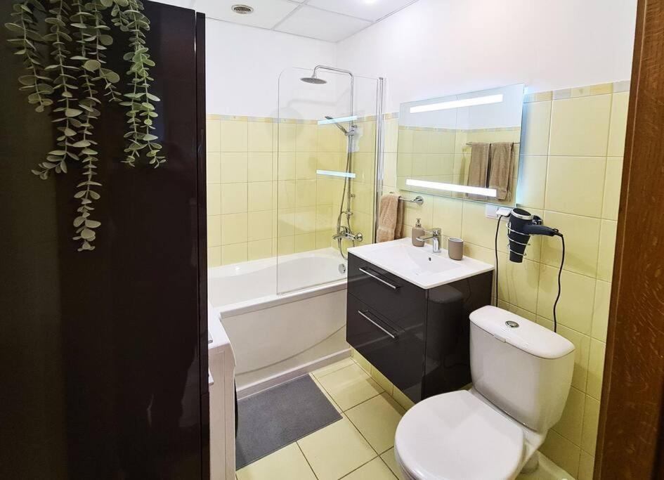 Stylish Apartment With Parking & Spacious Balcony 리가 외부 사진